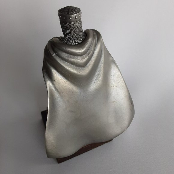 Rare Vtg Pewter Statue Roi Richard 5" on Wood Platform Beautifully Detailed Cape - Picture 4 of 6